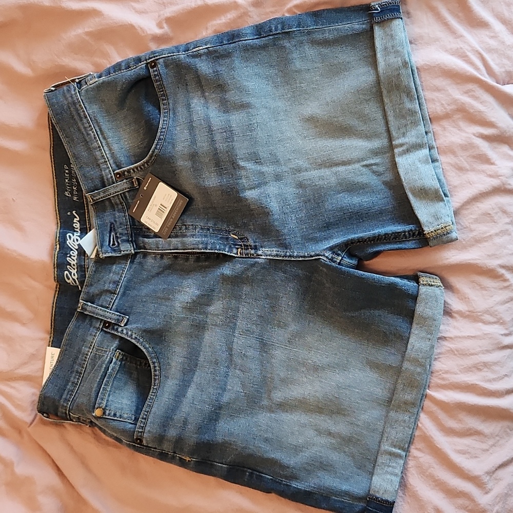 Eddie Bauer Boyfriend midrise shorts